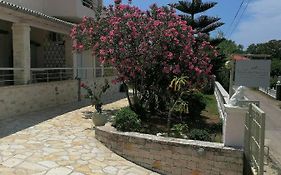 Makis Apartments