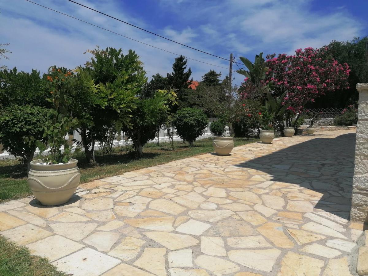 Makis Apartments Arillas Agiou Georgiou Esterno foto